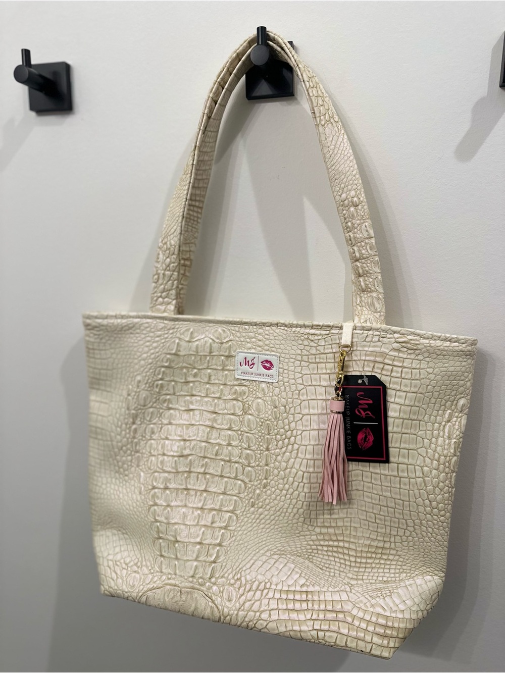 NWT Makeup Junkie Ice Blush Gator Daykeeper tote